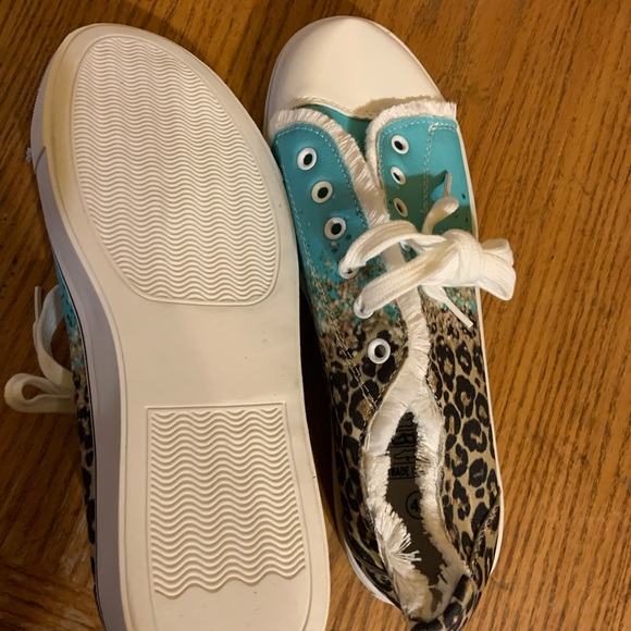 Shoes-sneakers size 8. Cheetah and turquoise blend. Fashion fringe for Spring. - Picture 4 of 5
